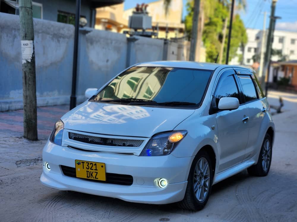 Toyota IST 2004